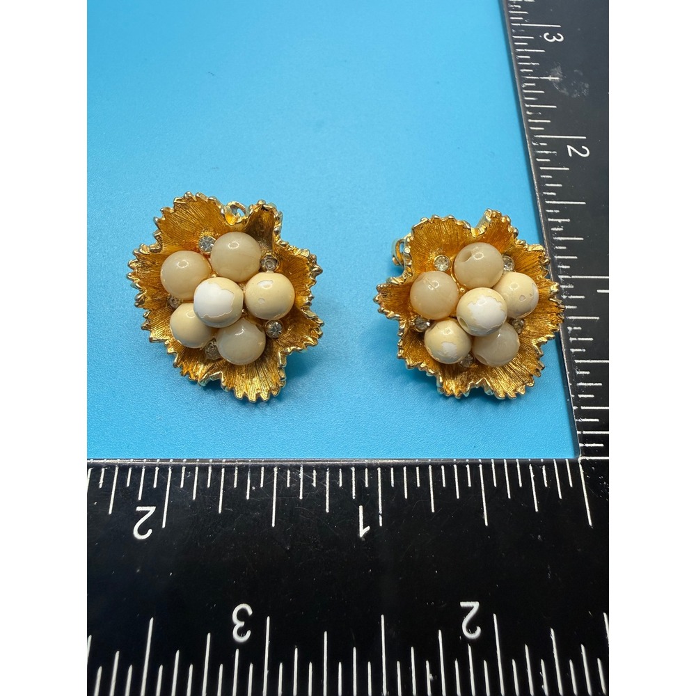 Vintage ART Signed Gold Tone Faux Pearl Rhinestone Floral Clip On‎ Earrings